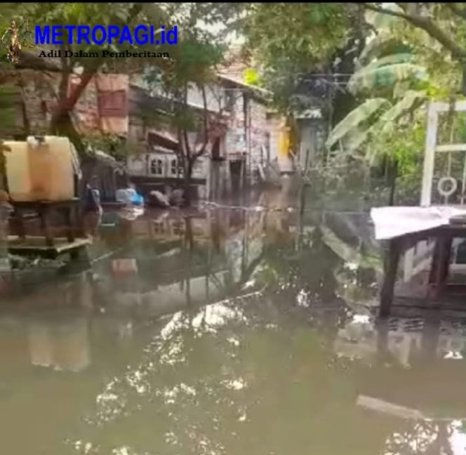 
 Sidoarjo Dikepung Banjir, Kecamatan Tanggulangin Terendam Parah