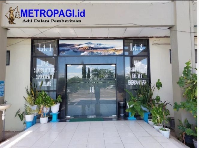 
 Dinas Sumber Daya Air dan Tata Ruang Kab. Pasuruan Dinilai Tebang Pilih Terkait Maraknya Bangunan Disamping Saluran Irigasi