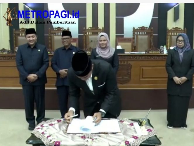 
 Ketua DPRD Kabupaten Pasuruan Pimpin Rapat Paripurna Perubahan Anggaran Pendapatan dan Belanja Daerah Tahun 2025