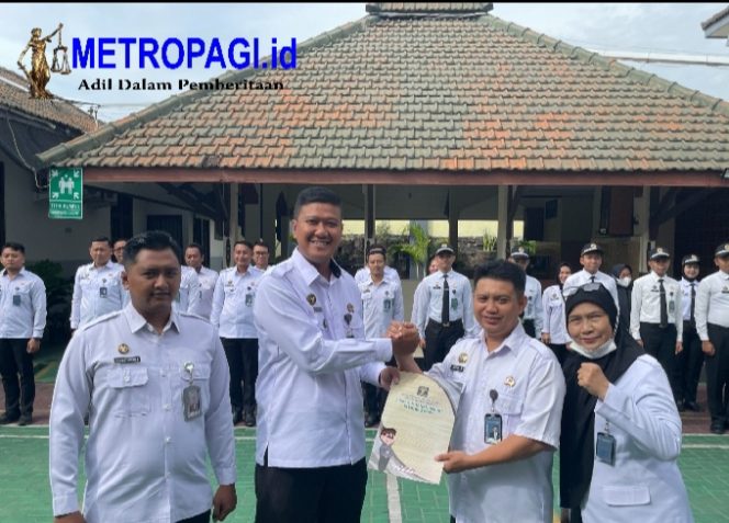 
 Dedikasi Dihargai, Rutan Bangil Gelar Apel Pagi dan Perpisahan Kasubsi Pelayanan Tahanan