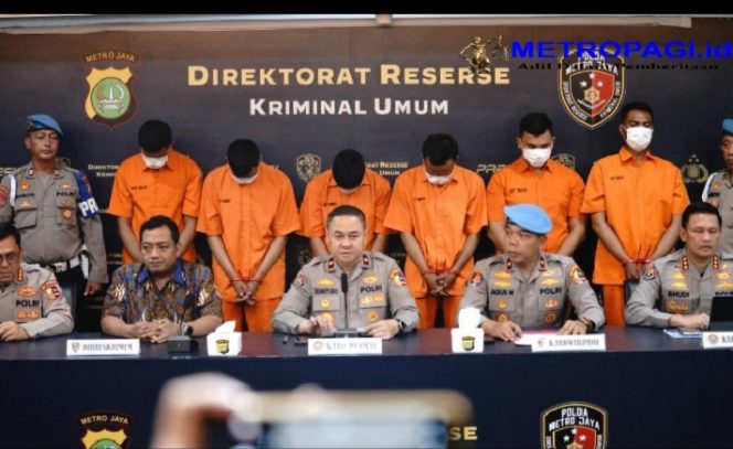 
 Polri Tetapkan Enam Anggota Polri Sebagai Tersangka Atas Tewasnya Dua DC di TMP Kalibata