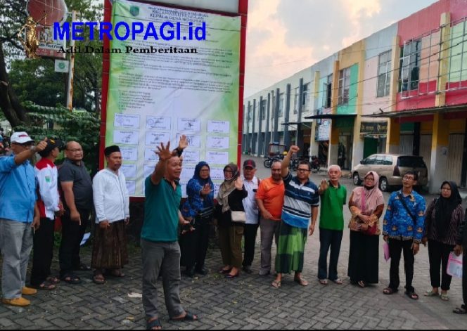 
 Dianggap Bandel, Sejumlah Tempat Karoke di Mieko Square Ditutup Paksa Warga Desa Nogosari Untuk ke Dua Kali