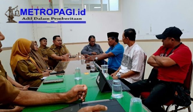 
 LSM TRINUSA Datangi Inspektorat Pertanyakan Hasil Audit Dugaan Korupsi Pengadaan Sapi Desa Rebono