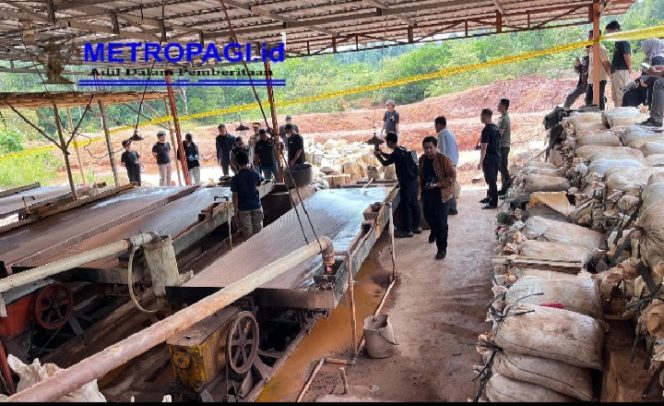 
 Polri Bongkar Penambangan Ilegal dan Penyelundupan Pasir Timah ke Malaysia, 7 Tersangka Ditangkap 