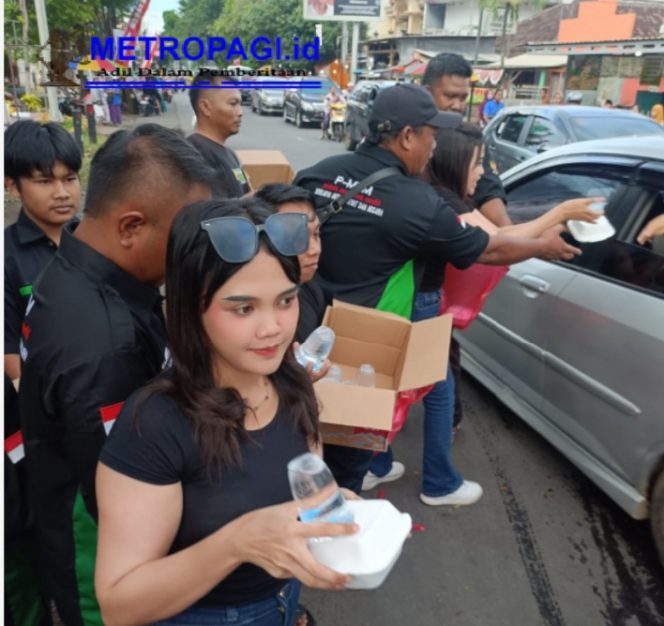 
 Dibulan Suci Ramadhan 1447 H LSM P-MDM Lakukan Bagi-bagi Takjil