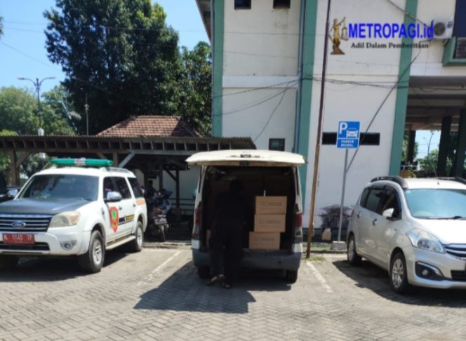 
 Mendekati Lebaran Banyak Paket Barang Diantar ke Komplek Perkantoran Raci, Indikasi Marak Gratifikasi di Lingkungan Pemkab Pasuruan