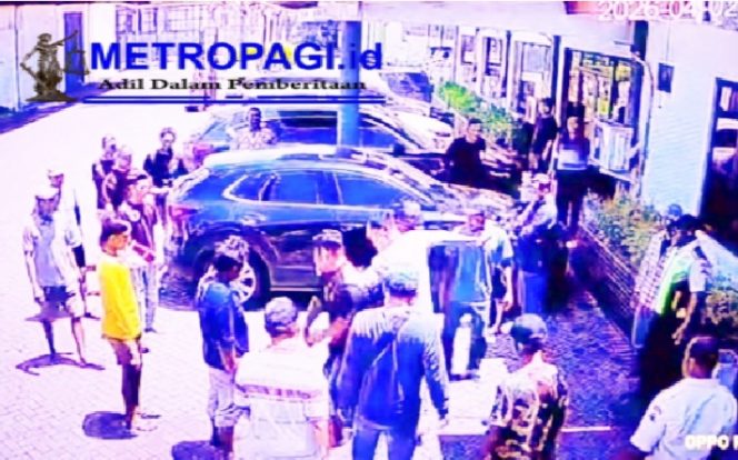 
 Viral..!! Beredar Vidio Seseorang Mirip Kades Gempol- Pasuruan Aniaya Karyawan Pabrik Plastik