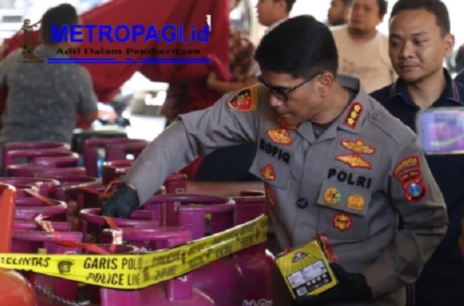 
 Top Markotop..!! Polresta Banyuwangi Bongkar Dua Sindikat Pengoplos LPG 3 Kilogram Bersubsidi