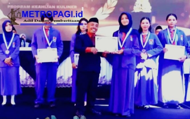 
 Tema “The Future Starts Today”, SMKN 2 Ponorogo Lepas Lulusan Siap Kerja Tahun Ajaran 2025 / 2026