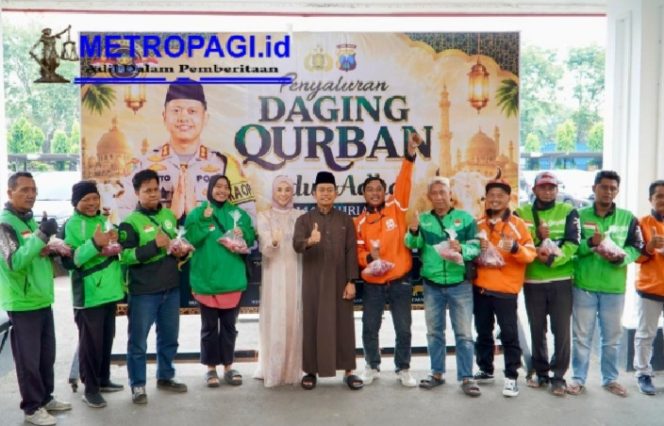 
 Tebar Kebaikan, Polres Pasuruan Salurkan 16 Sapi dan 57 Kambing Untuk Masyarakat di Hari Idul Adha 1447 Hijrah 