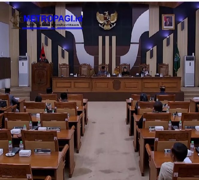 
 DPRD Kabupaten Pasuruan Gelar Rapat Paripurna Dengar Jawaban Bupati atas Pandangan Fraksi-fraksi Terkait APBD 2025