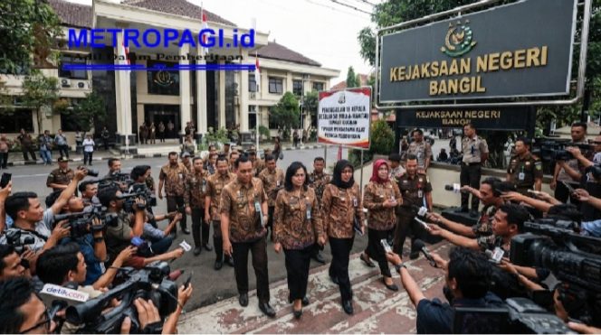 
 18 Kepsek SDN di Kabupaten Pasuruan Diperiksa Kejaksaan, Atas Dugaan Pengkondisian Proyek Rehabilitasi Senilai Rp.35 M