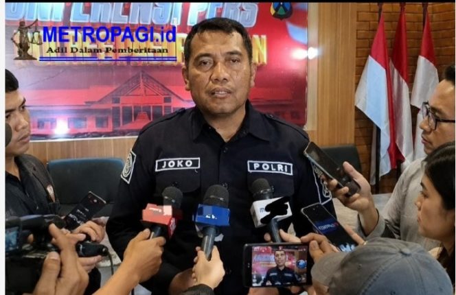 
 Jaringan Peredaran Narkoba Berhasil Dibongkar, Tiga Orang Tersangka Dibekuk Polres Pasuruan 