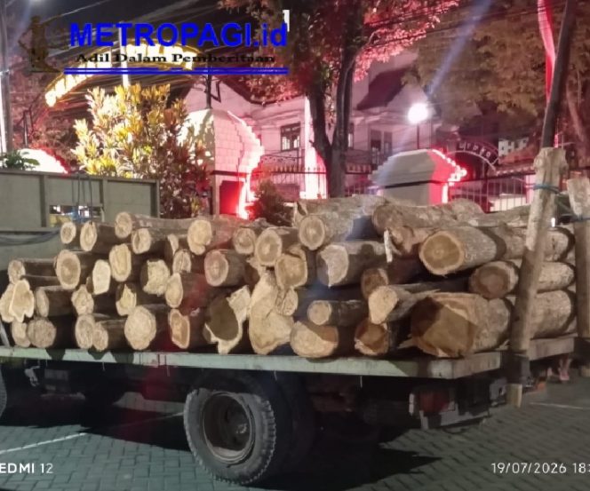 
 Kasus Pembalakan Liar di Hutan Kalipare Dinilai Janggal? Delapan Orang di TKP, Tapi Hanya Dua Ditetapkan Tersangka