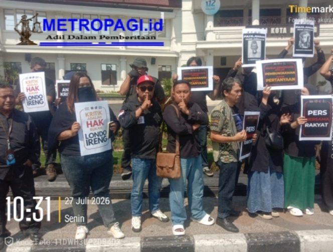 
 Gabungan Jurnalis dan NGO Berbagai Daerah Gelar Aksi Demonstrasi di Depan Balai Kota Malang, Protes Istilah “Londo Ireng”