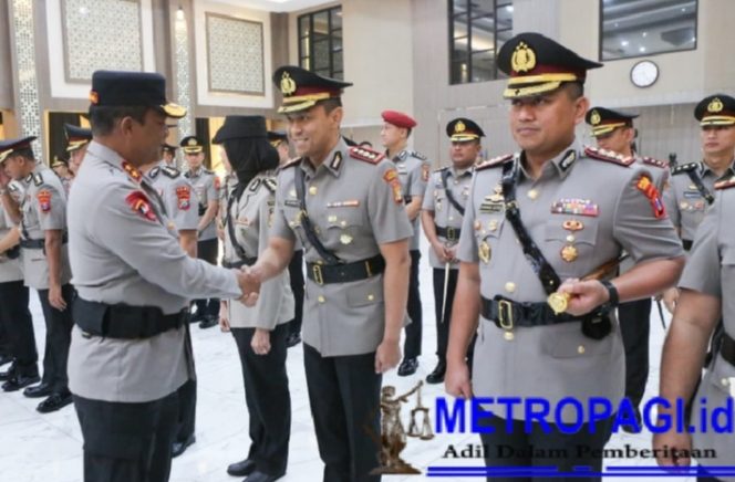 
 17 Kapolres di Jatim Dimutasi, Ini Daftar Lengkapnya