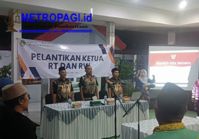 
 Camat Gadingrejo Lantik 28 Ketua RT dan 5 Ketua RW di Kelurahan Gading, Tekankan